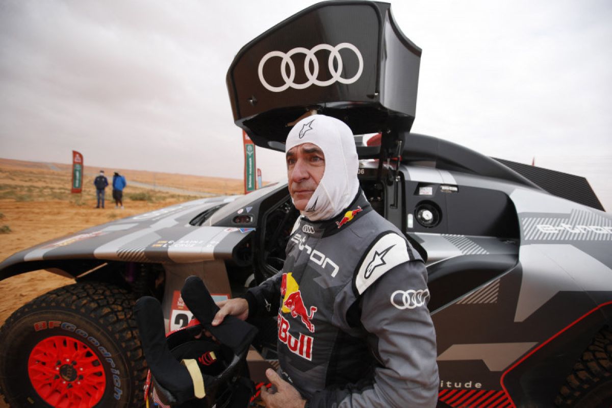 Sainz klaim etape 3 Dakar, Al-Attiyah jaga jarak di puncak klasemen