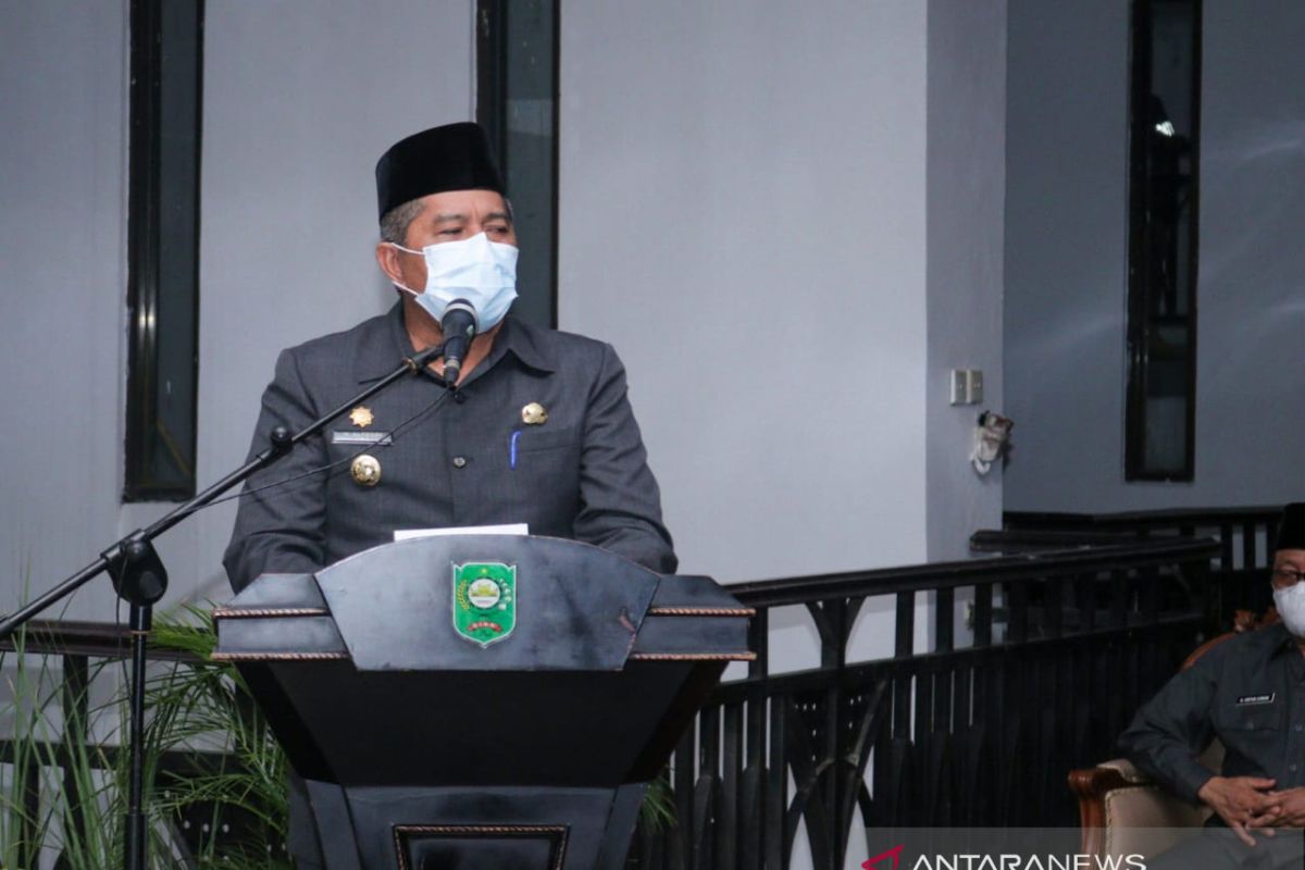 Alfedri bersama sembilan lainnya dinobatkan sebagai bupati terpopuler di Indonesia