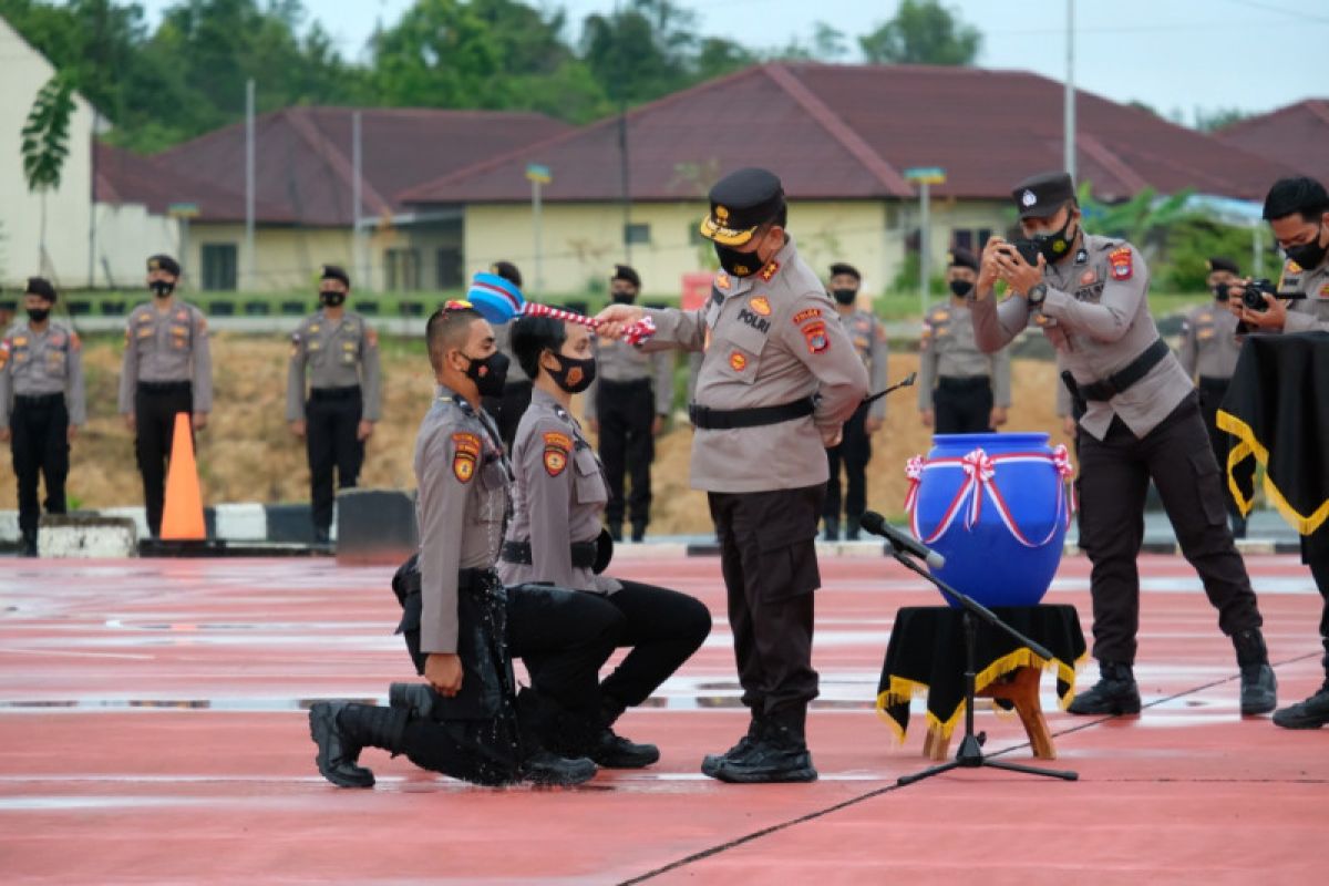 Kapolda Kaltara sambut bintara remaja dengan tradisi