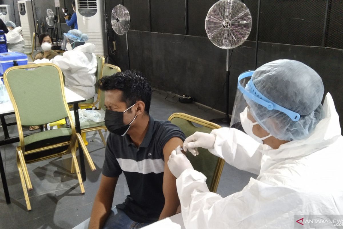 70% Jakartan health workers receive booster vaccine: Health Office