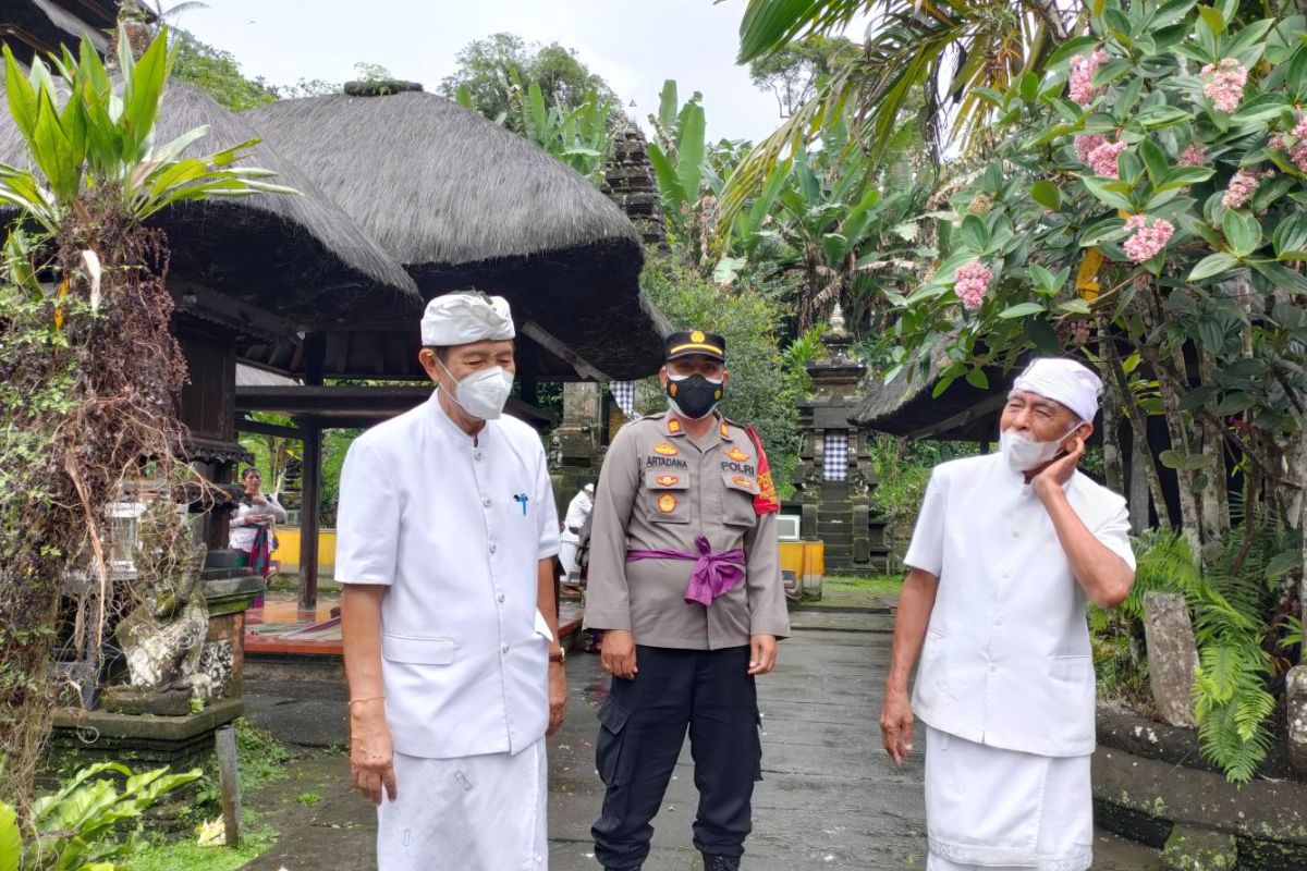 Warga khawatirkan tanaman liar ganggu kelestarian hutan Batukaru-Bali