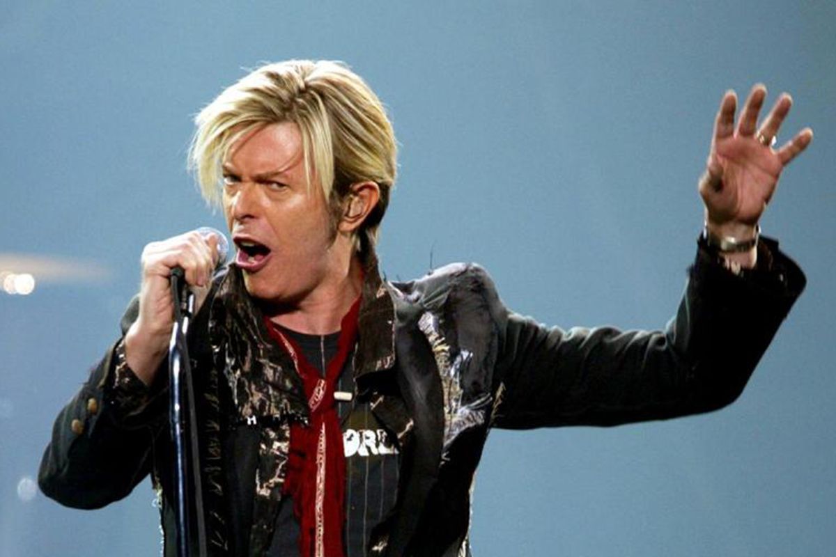 Seluruh katalog musik David Bowie dijual ke Warner Music