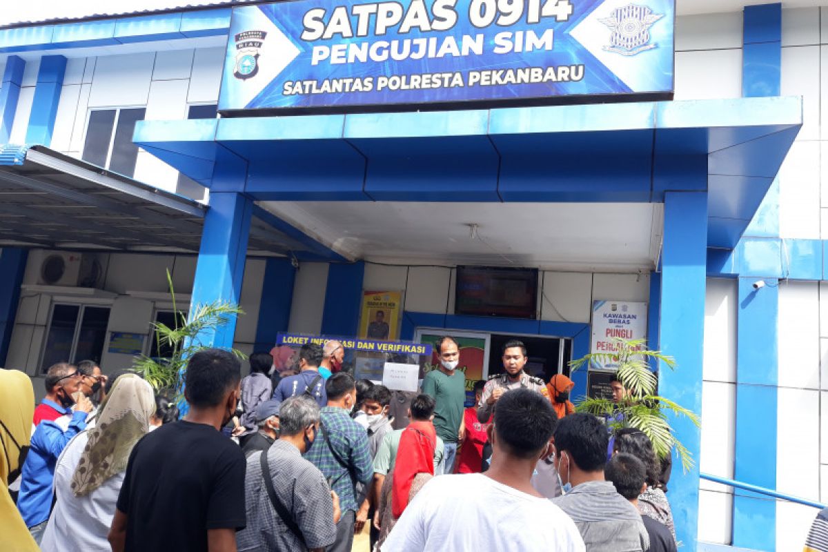 Pelayanan SIM Polresta Pekanbaru terganggu jaringan internet, pemohon kecewa