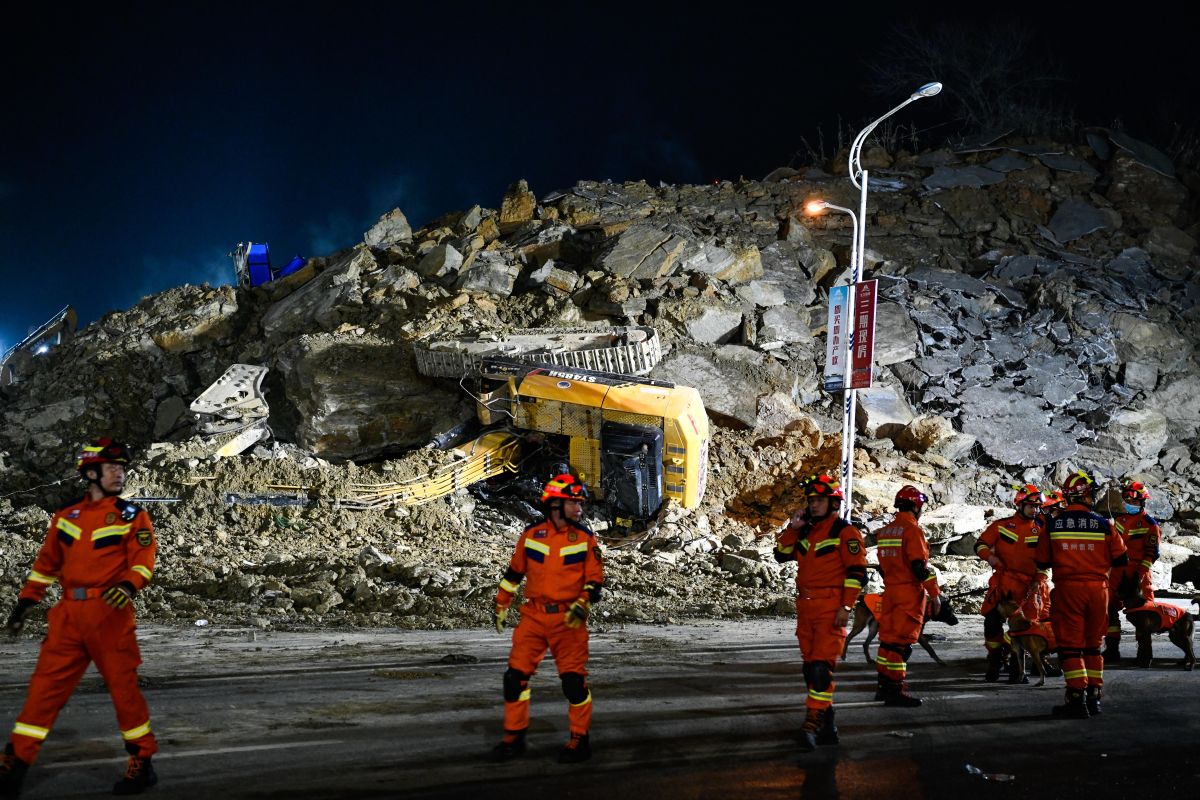 Upaya penyelamatan pascalongsor di Guizhou China terus berlangsung