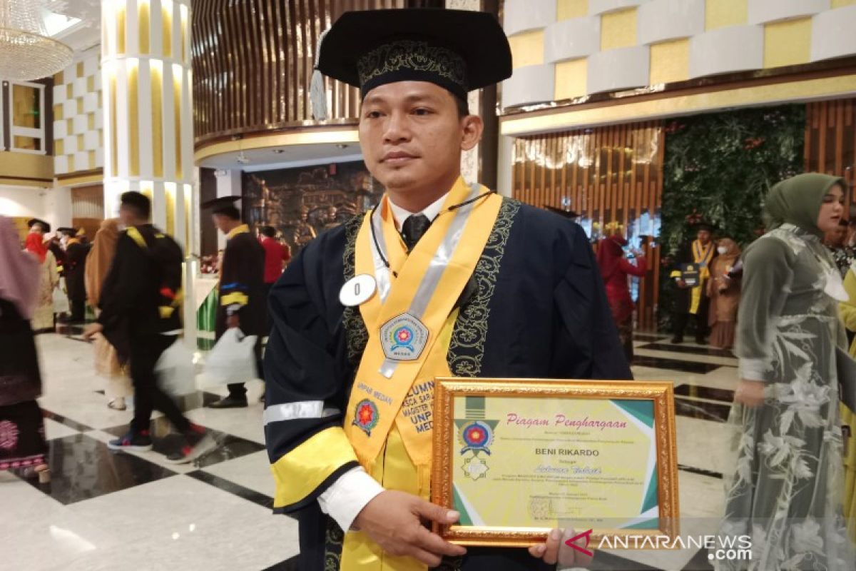 Bripka Beni Rikardo jadi lulusan terbaik Ilmu Hukum Universitas Panca Budi