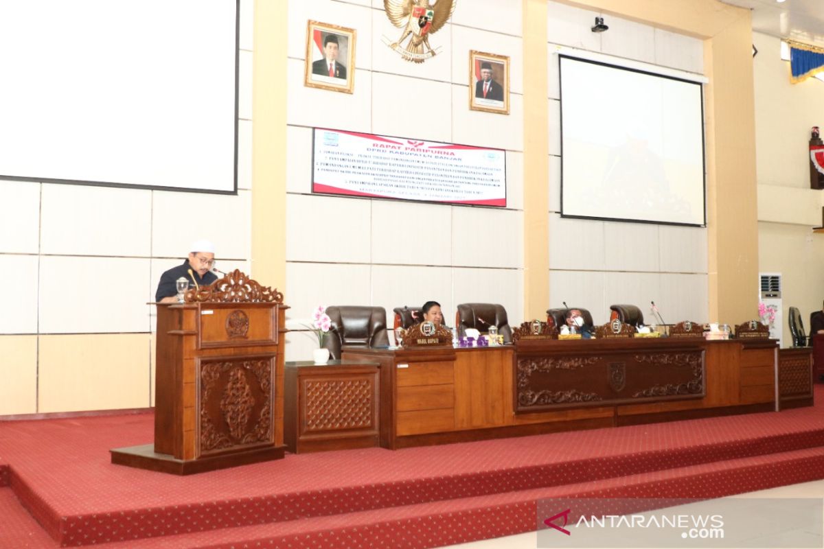 Wabup tanggapi PU Fraksi DPRD atas raperda pesantren dan pendidikan agama