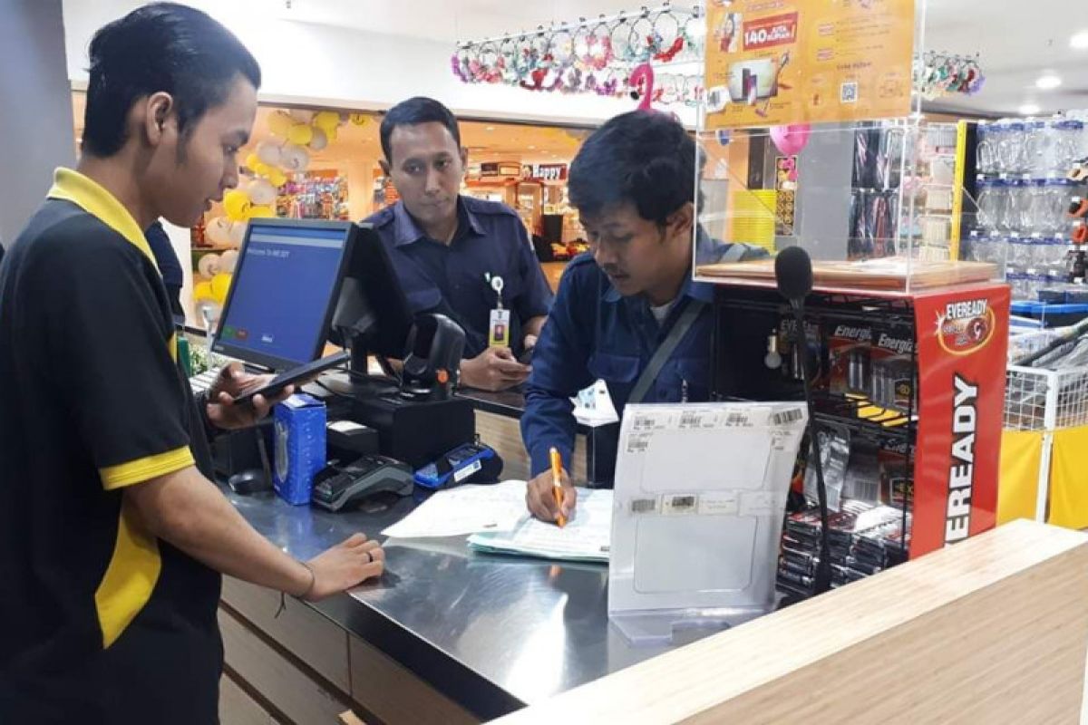 Pemkot diminta cek perizinan toko dan pasar swalayan di Surabaya
