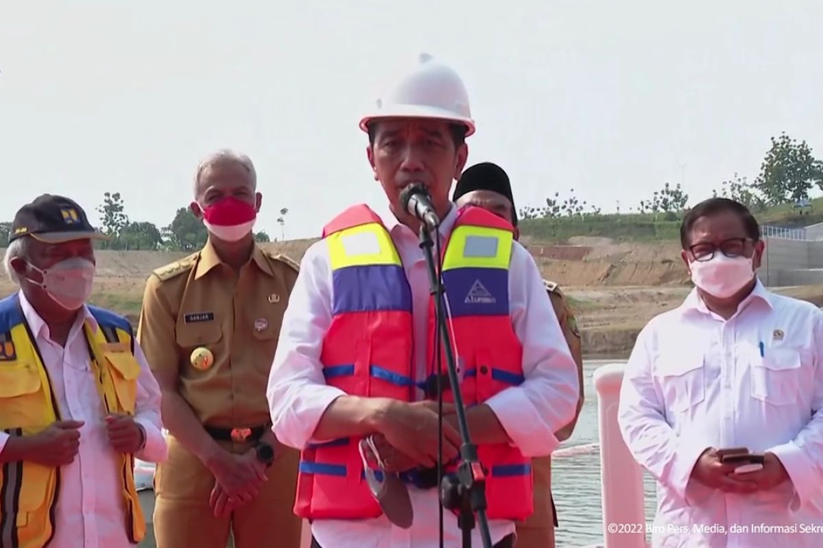 Jokowi inaugurates Randugunting Dam in Central Java