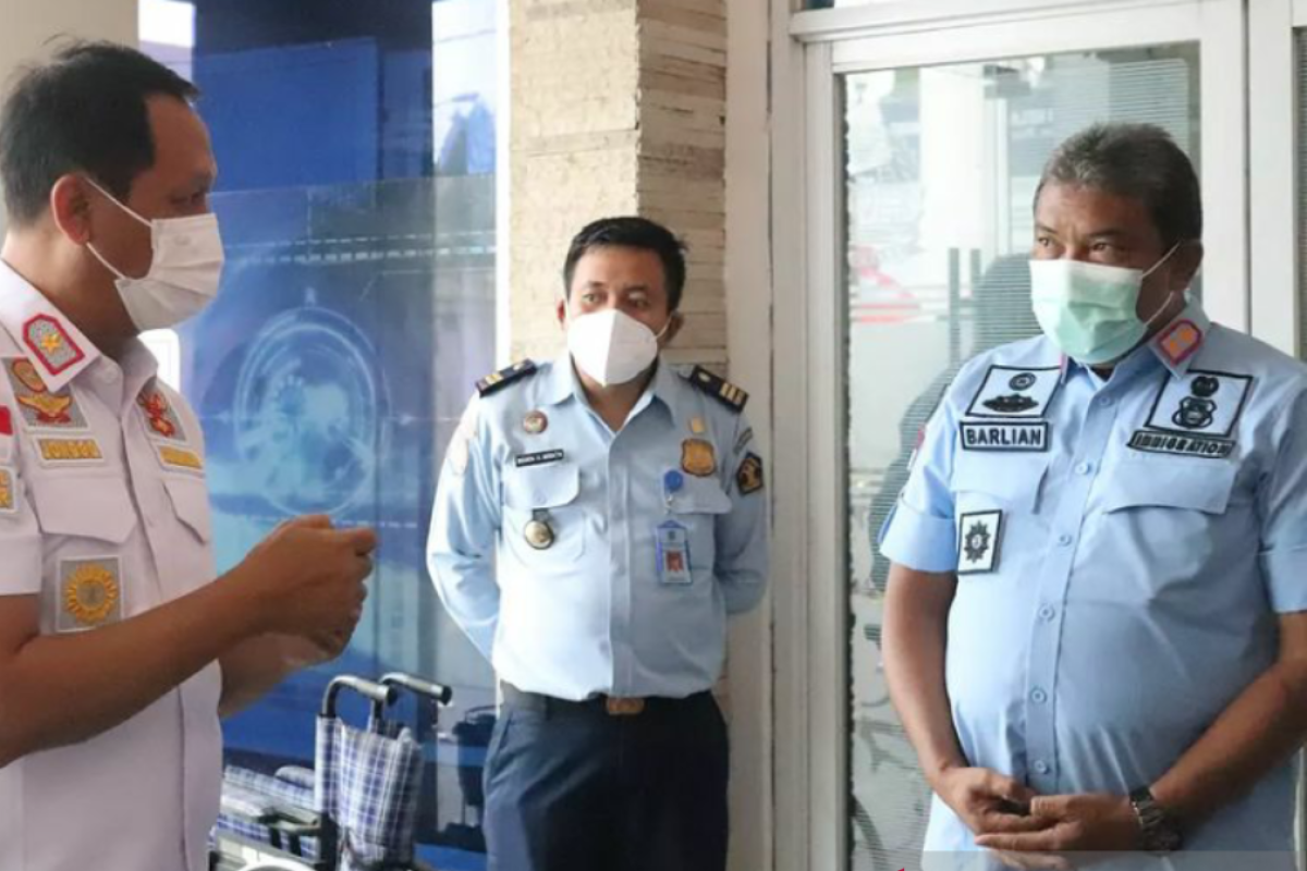 Kantor Imigrasi Karawang tangkap tiga WN Nigeria dan Mozambik