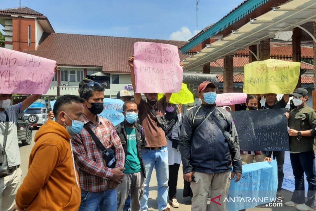 DLHK Kabupaten Tangerang hentikan sementara operasi pabrik pencemar limbah B3