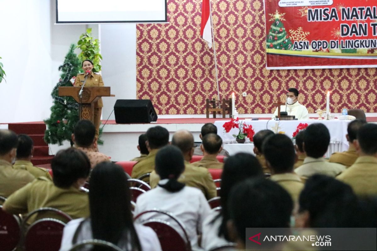 Pemkab Landak gelar Misa awal tahun, Bupati Karolin mohon maaf