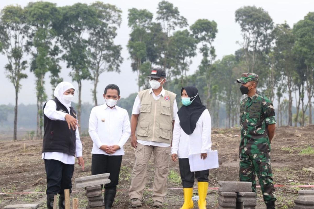 Khofifah apresiasi percepatan pembangunan hunian sementara warga terdampak bencana Semeru