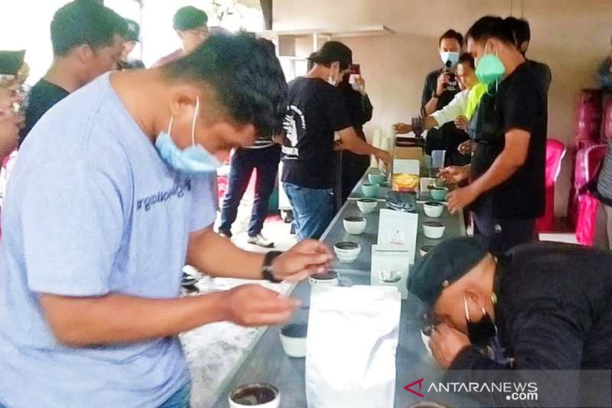 Puluhan pelaku usaha kopi Magelang ikuti kontes adu rasa