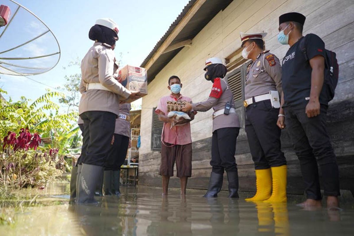 Polda Aceh salurkan bantuan korban banjir Aceh Utara