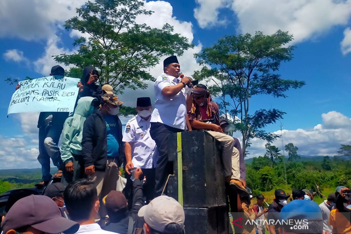 Forum Masyarakat Pesisir datangi bupati, serukan tolak tambang pasir