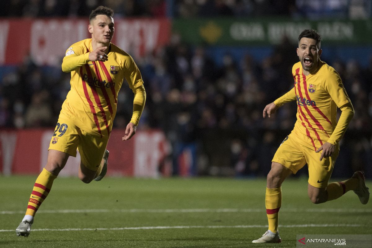 Barcelona kalahkan Linares Deportivo dengan skor tipis 2-1