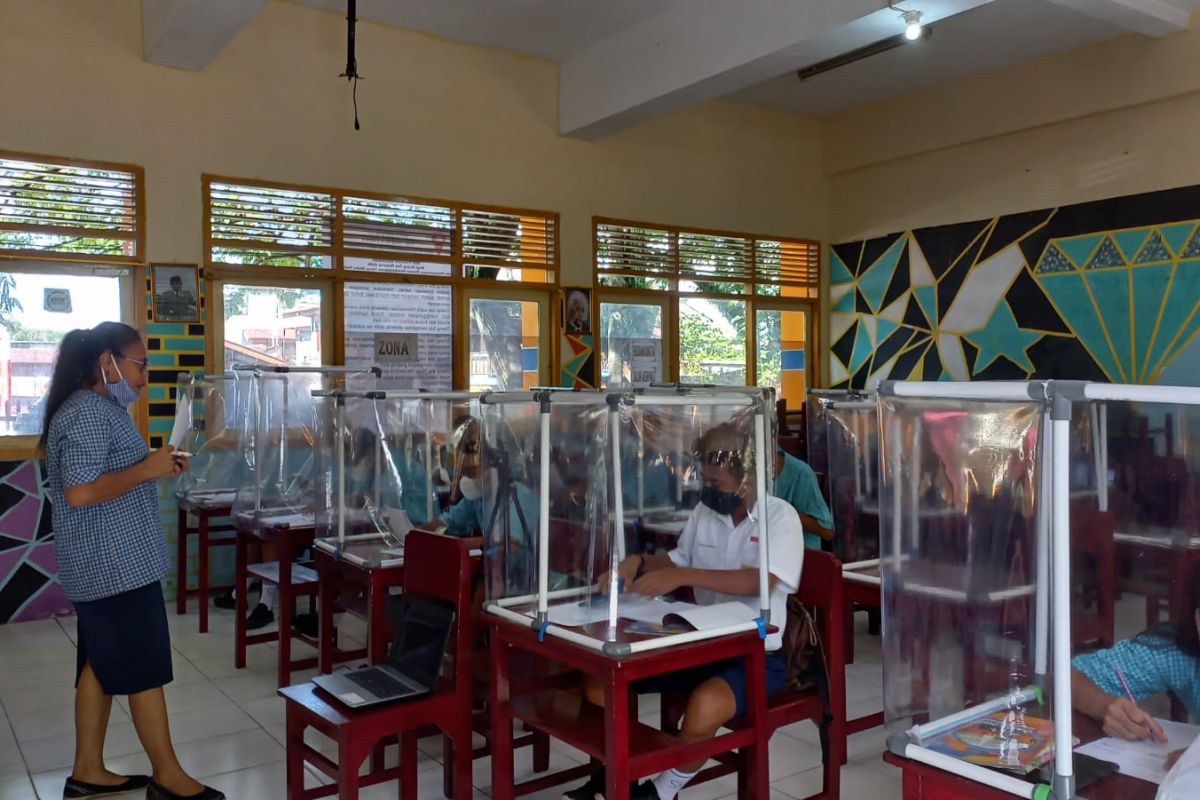 12 sekolah di Ambon terapkan PTM terbatas, patuhi prokes