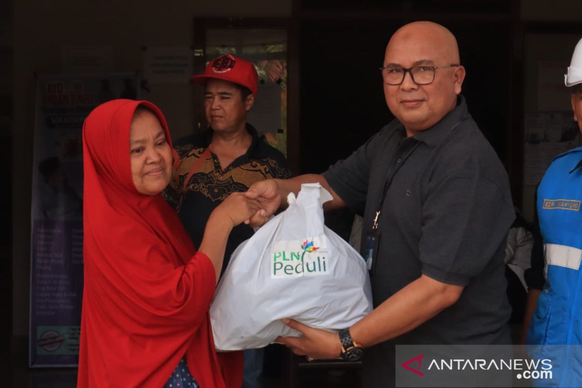 PLN salurkan bantuan Rp97,2 juta untuk korban pasca banjir Dharmasraya