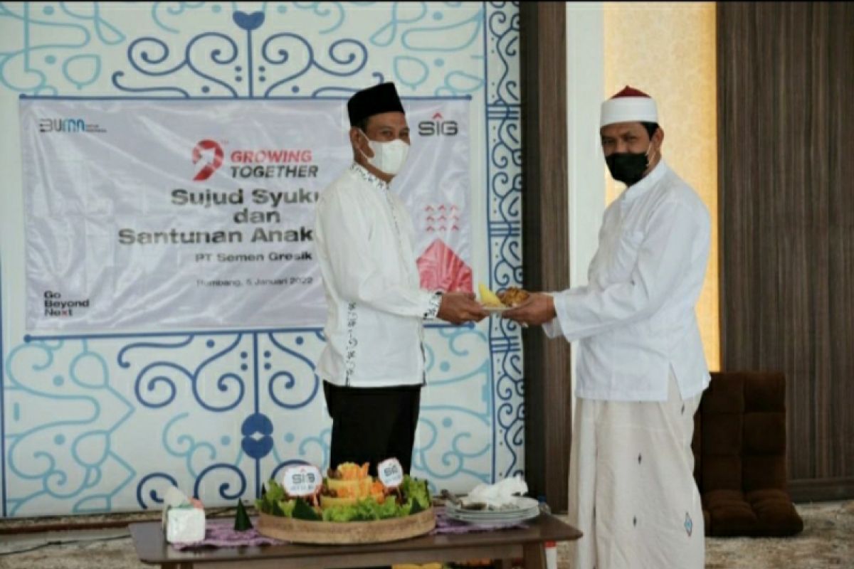 Semen Gresik gelar Sujud Syukur, Doa Bersama, dan Santunan Anak Yatim