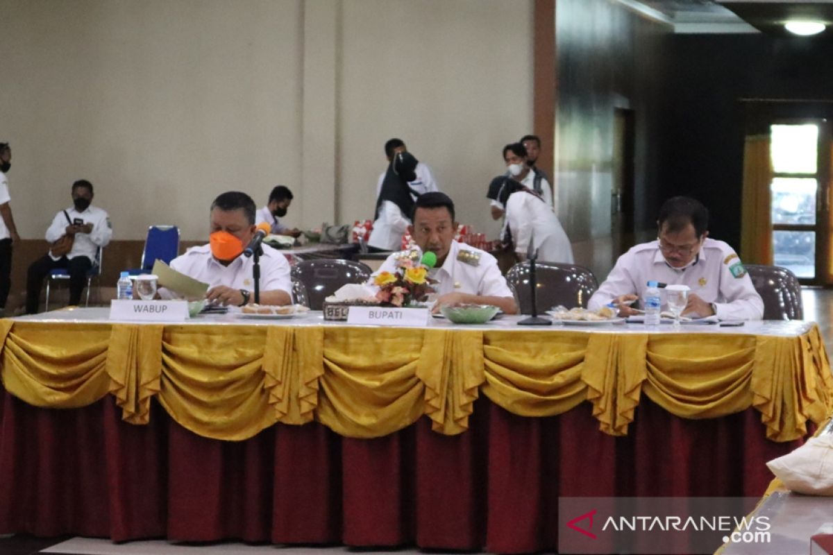 Bupati Belitung Timur evaluasi kinerja kepala dinas