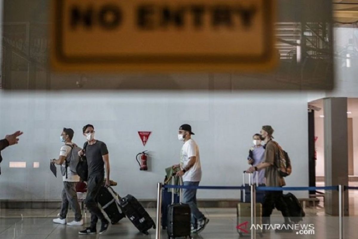 Pintu masuk Indonesia sementara ditutup bagi warga dari 14 negara
