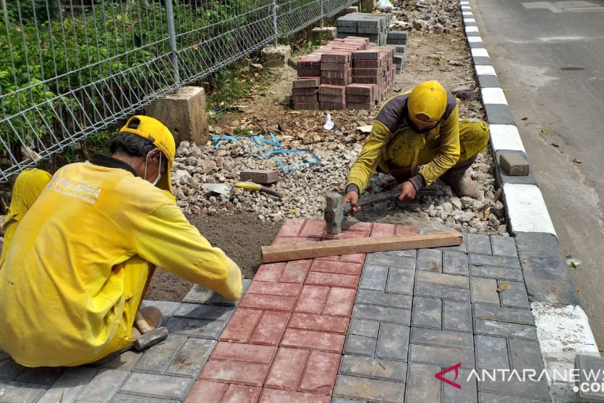 Bina Marga Jakarta Selatan revitalisasi trotoar di Tebet