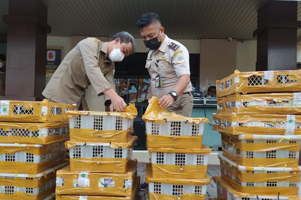 Balai Karantina Pontianak sita ratusan ekor burung berkicau