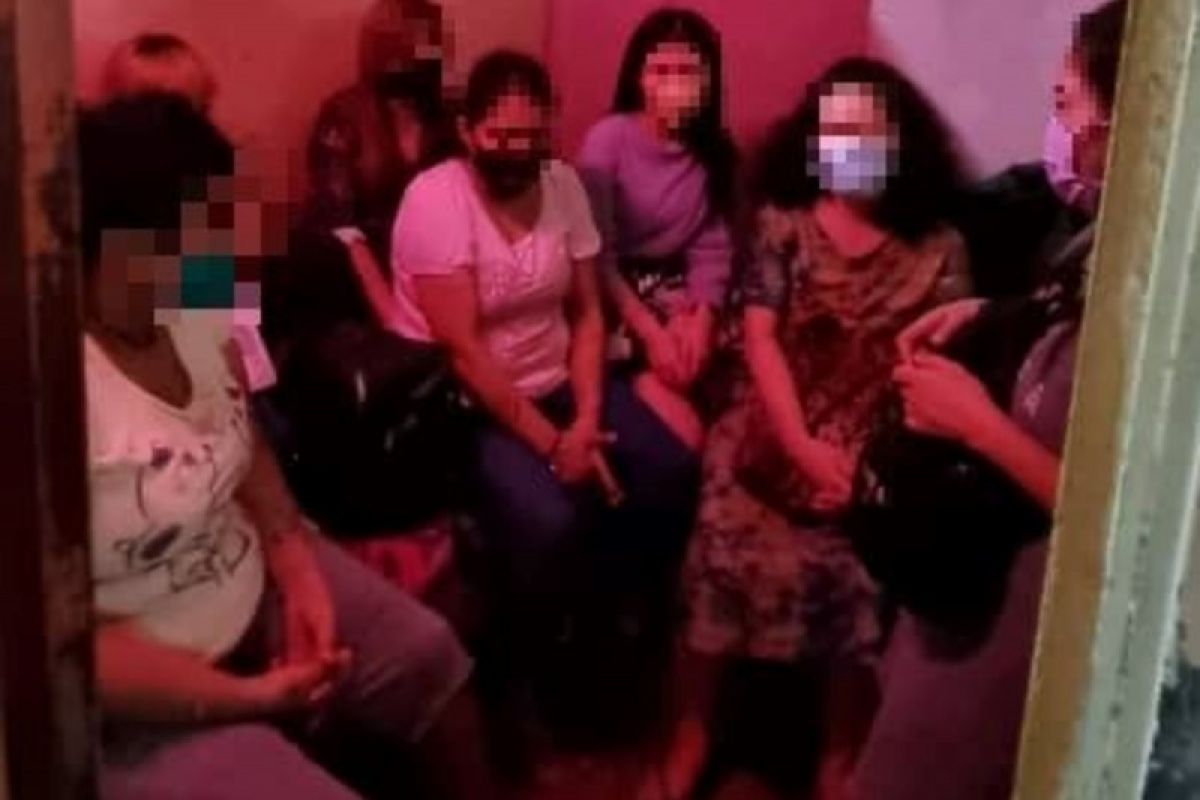Praktik prostitusi berkedok kos-kosan di Bima terungkap, tiga pasangan baru setengah bugil