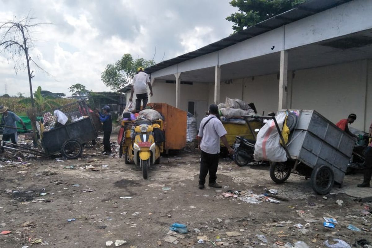 Pemkot Mataram menetapkan perolehan retribusi sampah 2022 Rp10 miliar