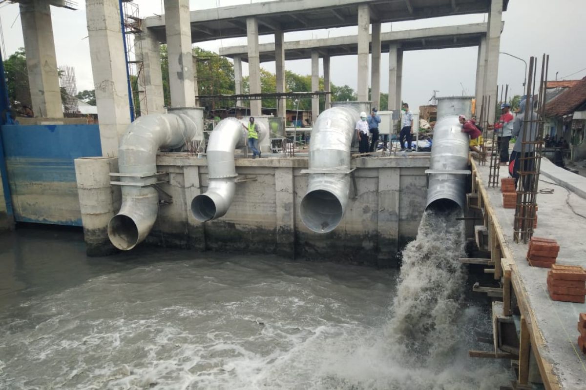 Pintu air di Rumah Pompa Petekan kendalikan banjir di Surabaya