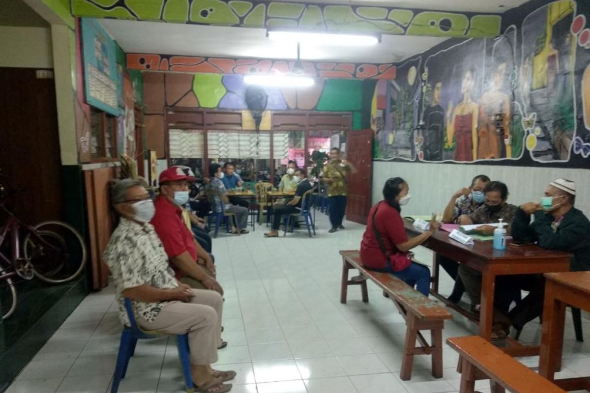 Gerakan camat dan lurah berkantor di Balai RW Surabaya kembali digiatkan