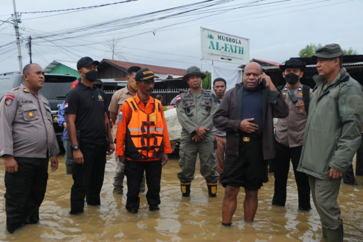 Tim SAR gabungan evakuasi korban banjir dan longsor Jayapura Papua