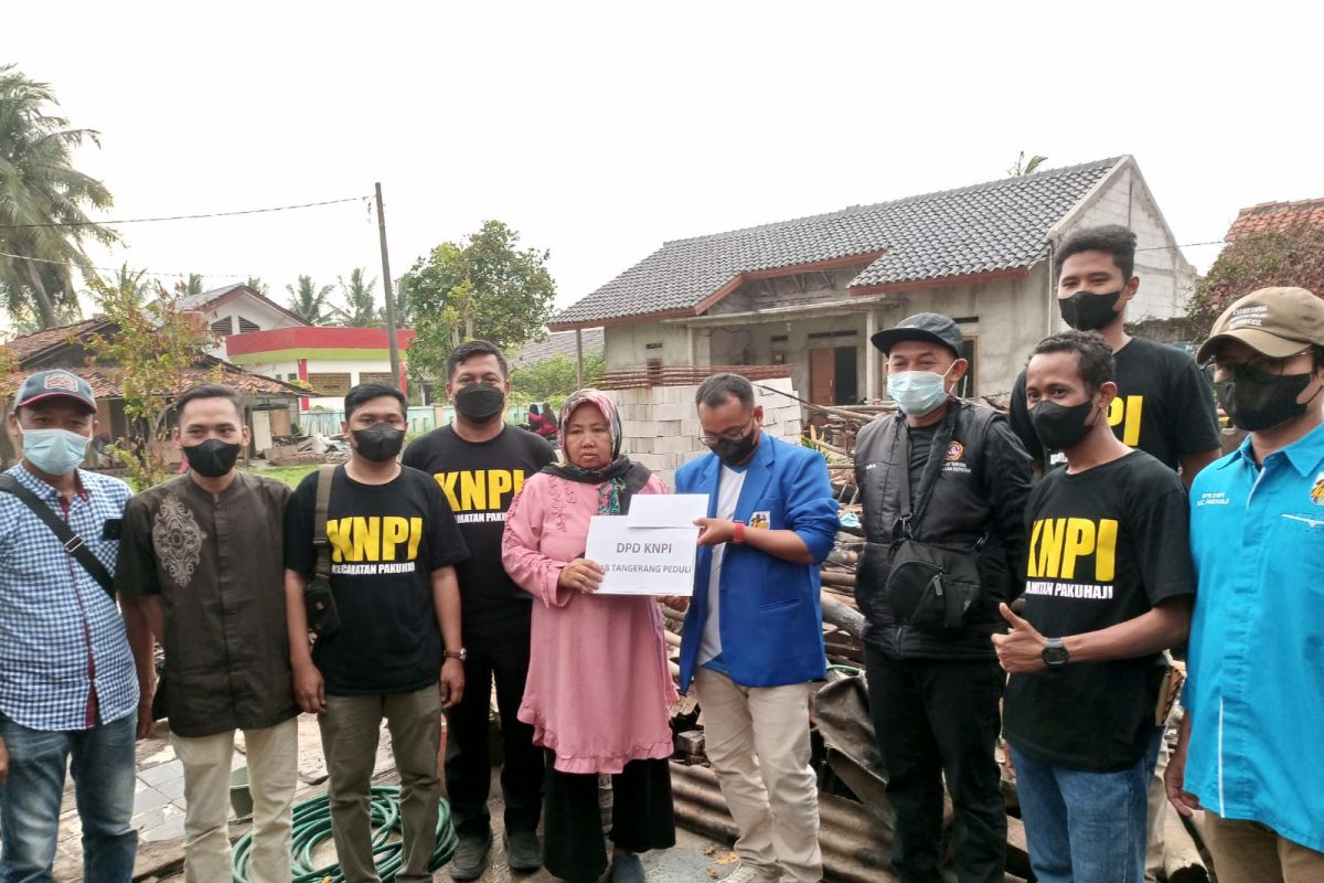 DPD KNPI Tangerang berikan bantuan kepada korban kebakaran