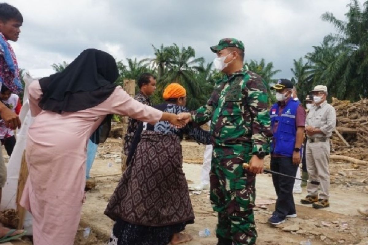 Dandim 0212/ TS bersama Plt Bupati dan Kapolres Palas sambangi korban banjir bandang