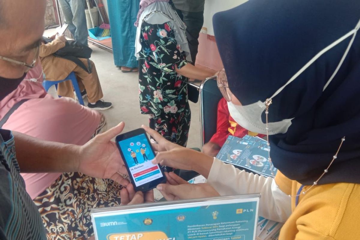 Ribuan warga Ketapang - KKU antusias download aplikasi PLN Mobile