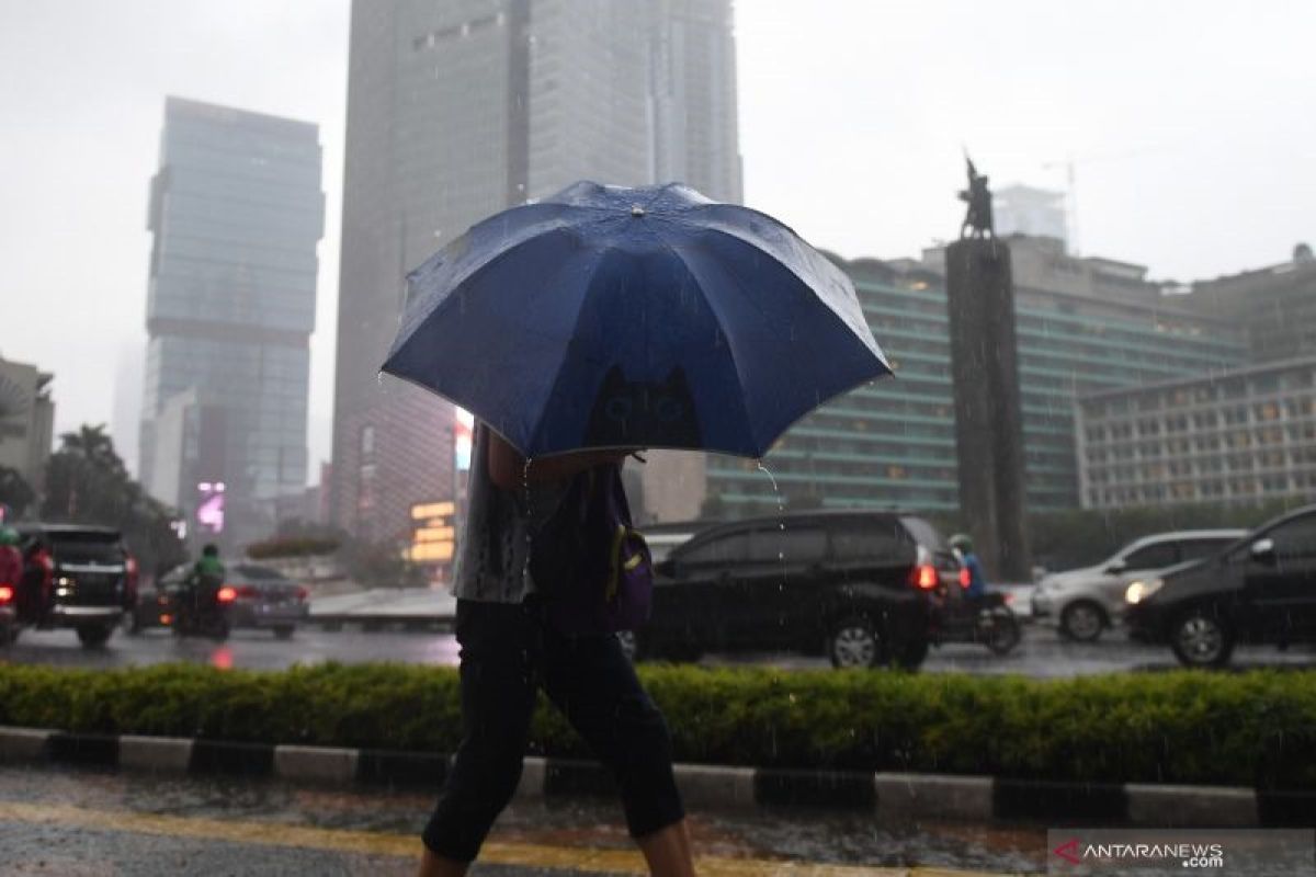 Sebagian wilayah Jakarta hujan ringan pada Jumat sore