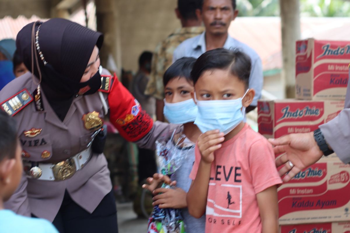 Kapolda Aceh apresiasi polisi hibur anak-anak korban banjir