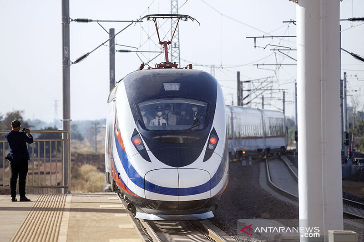 Tentang kereta cepat pertama Asia Tenggara di Laos