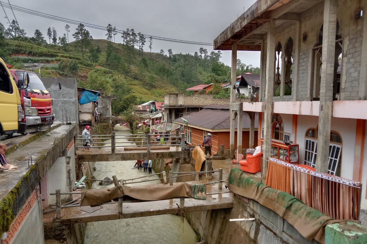 Korban banjir di Kabupaten Solok butuh bantuan logistik