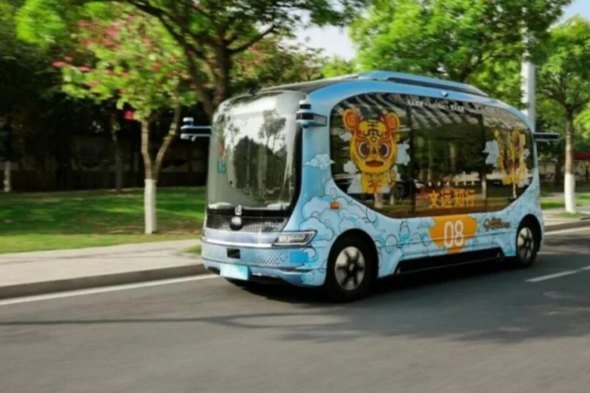 Wow, ada bus  tanpa setir, pedal gas dan rem