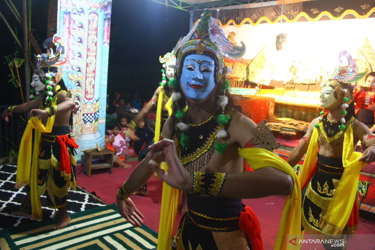 Bupati Indramayu siap tampil menari topeng di HPN Kendari