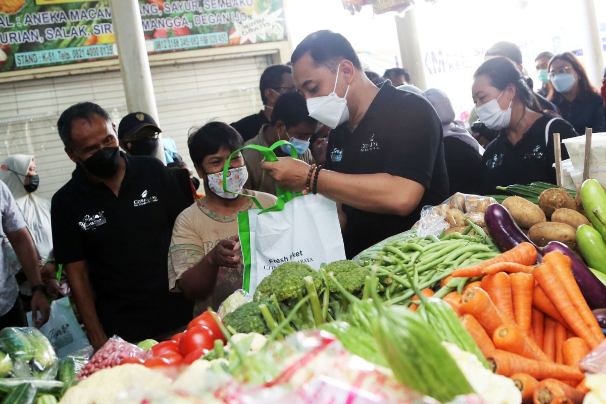 Komunitas Nol Sampah siap dukung lima pasar di Surabaya bebas kantong plastik