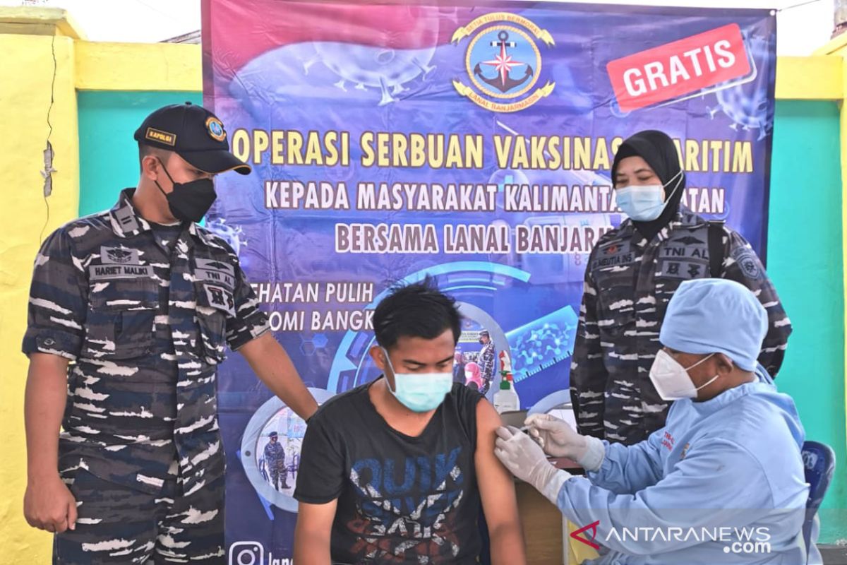 TNI AL bantu vaksinasi COVID-19 hingga 80 persen di Banjarmasin