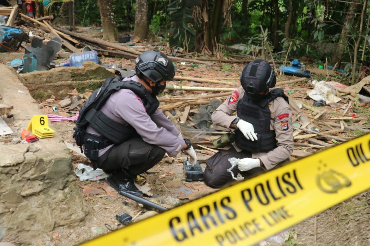 Brimob sisir lokasi ledakan yang mengakibatkan satu orang tewas