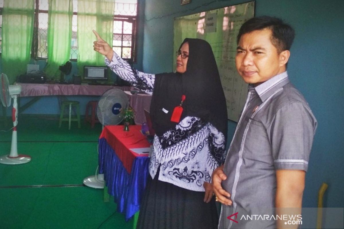 Legislator Kotim berharap sekolah rusak akibat angin kencang segera diperbaiki