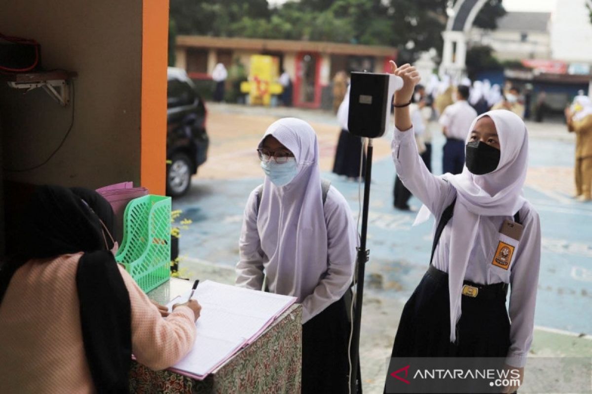 Bandung schools reopen at 100% capacity with health protocol adherence