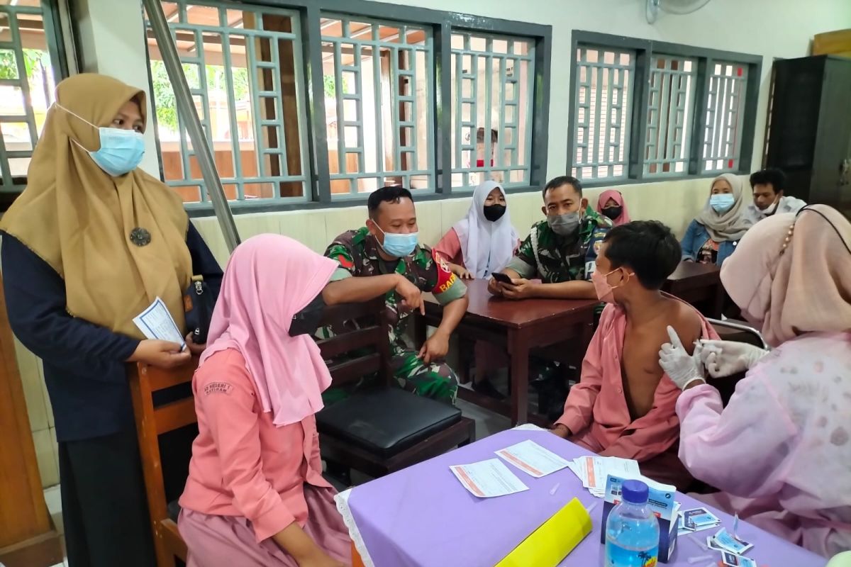 Target harian vaksinasi anak usia 6-11 tahun di Mataram terkendala pasokan