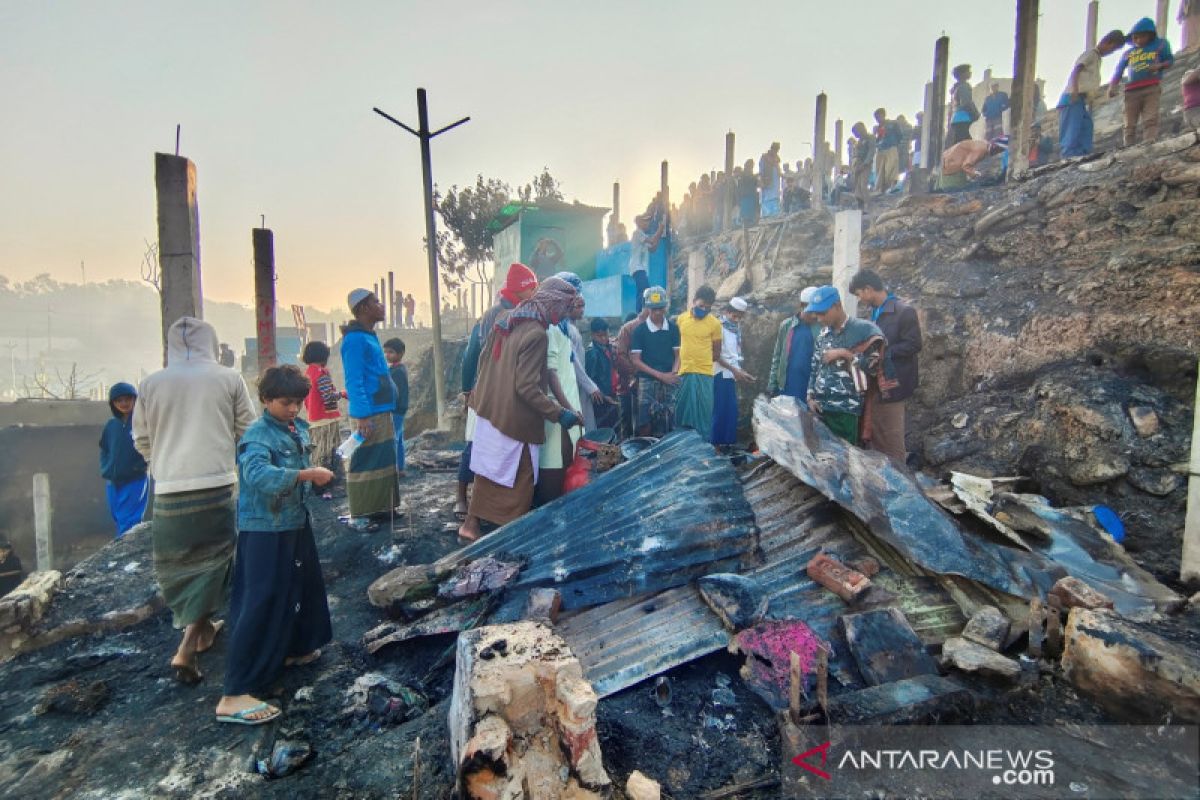 Ribuan penampungan pengungsi Rohingya di Bangladesh habis terbakar