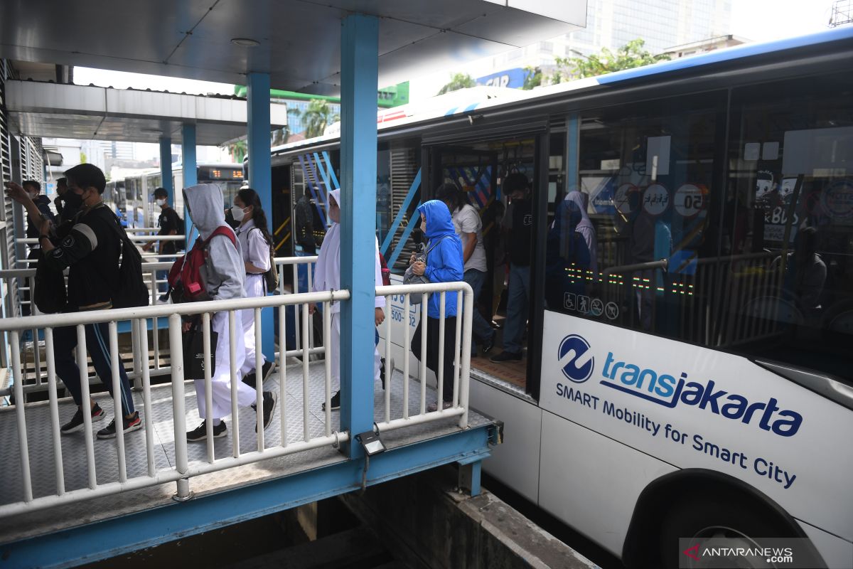 TransJakarta wajibkan penumpang tunjukkan bukti vaksinasi