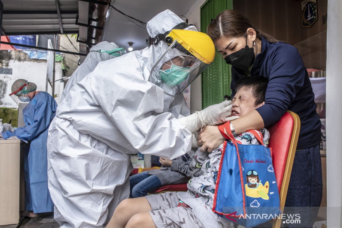 Jakarta readies four school buses to transport COVID-19 patients